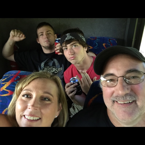 Meet your Posher, Sandy - Picture 2 of 7